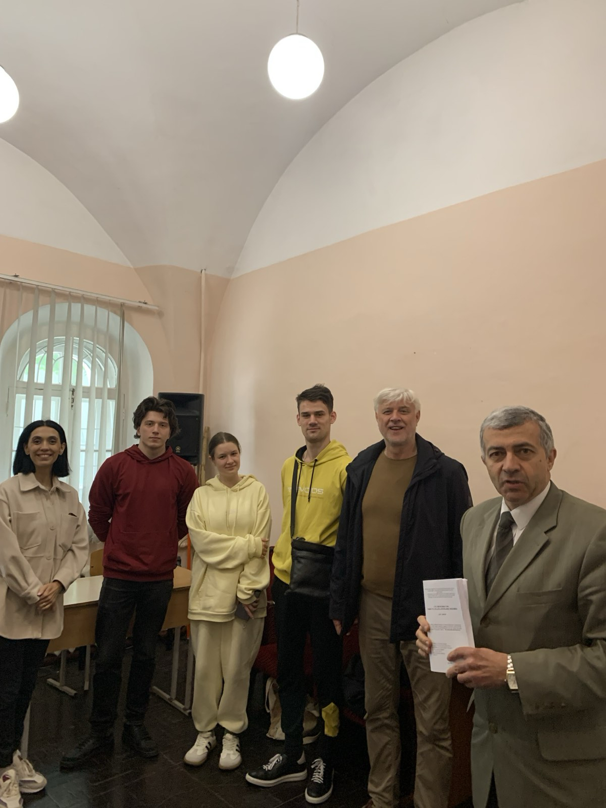 НАУКОВИЙ КРУГЛИЙ СТІЛ  в навчально-науковому інституті сучасного мистецтва