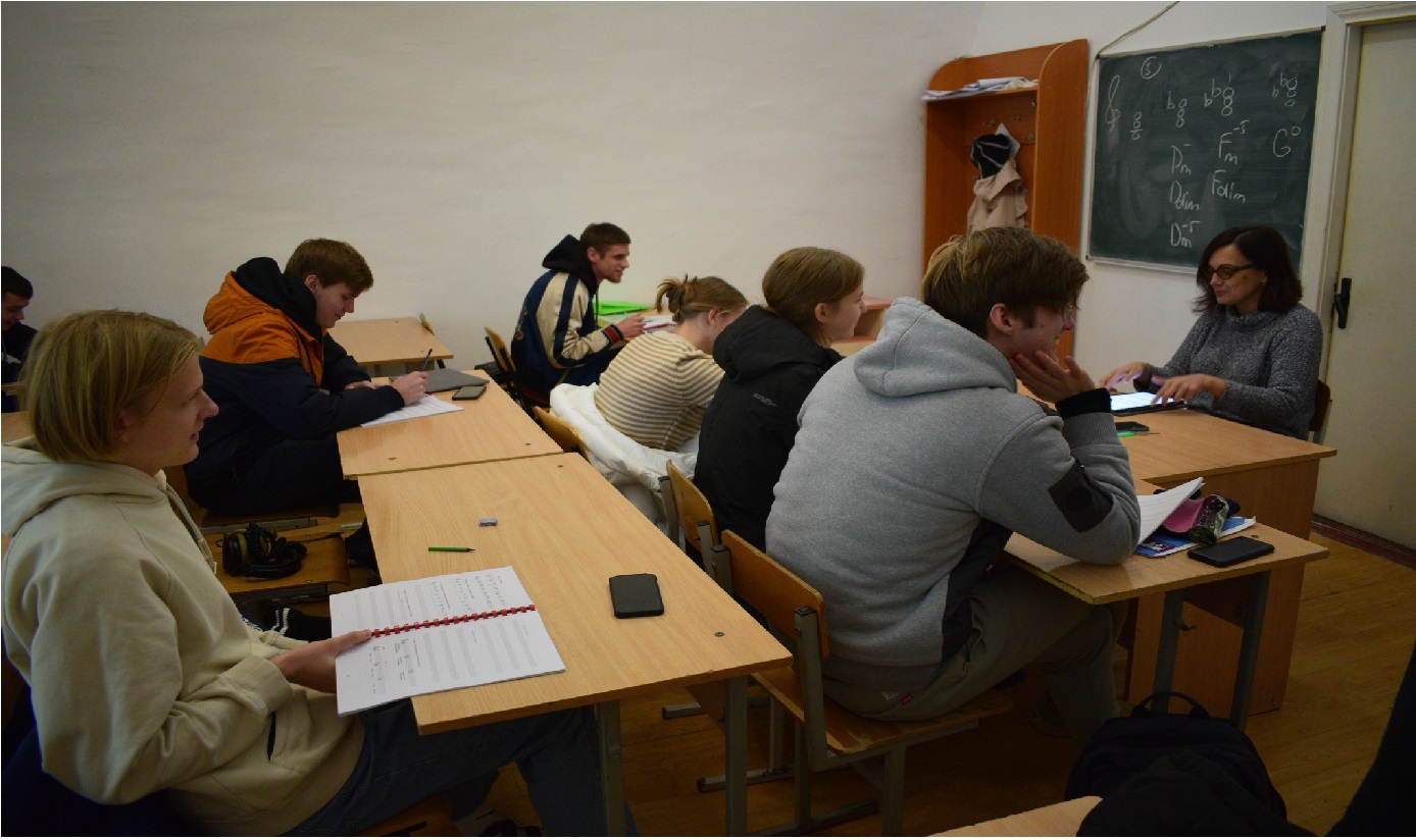 ПРАКТИЧНЕ ЗАНЯТТЯ «МУЗИЧНО-ТЕОРЕТИЧНІ СТУДІЇ» НА КАФЕДРІ МУЗИЧНОГО ПРОДАКШНУ ІСМ НАКККІМ
